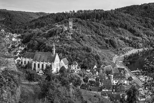 Beilstein aan de Moezel in zwart-wit
