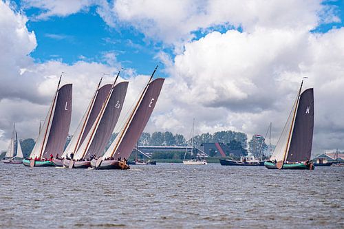 Skutsjezeilwedstrijden Friesland tijdens de Sneekweek.
