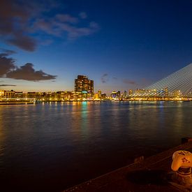 The skyline of Rotterdam with The Erasmusbrug by sunset von noeky1980 photography