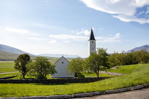 Kerk in Hólar, IJsland | Reisfotografie van Kelsey van den Bosch