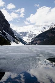 Eingefrorener Lake Louise in Kanada von Ohana