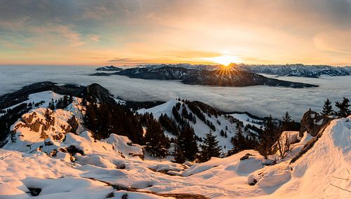 Panorama zonsopgang bij de Grünten