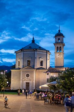 Riva del Garda - Chiesa di S. Maria Inviolata bij nacht van t.ART