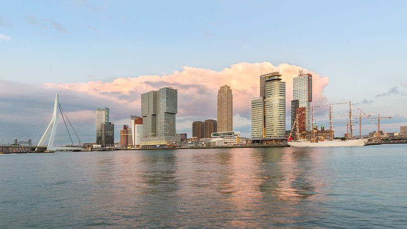 Kop van Zuid met B.A.P. Unión tijdens zonsondergang van Prachtig Rotterdam