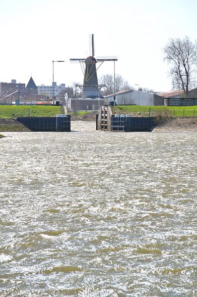 Haven in zicht, Spijkenisse van Willem Scherpenisse