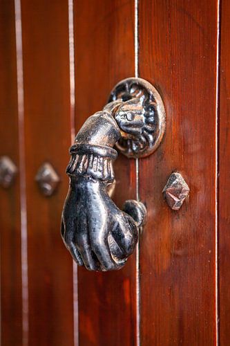 Historische deurknop in het oude centrum van Ibiza-Stad