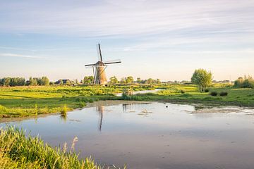 Hollandse Windmolen aan het Water van Menno van der Haven