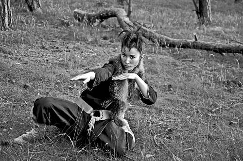 Modieuze krijger in het bos