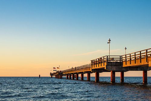 Seebrücke an der Ostseeküste in Prerow