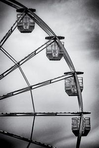 Riesenrad in Minimal Vintage Schwarz und Weiß