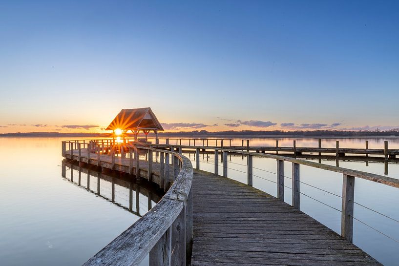 Steiger bij zonsopgang op het meer van Hemmelsdorf van Sven-Erik Arndt