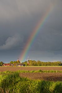 Regenboog boven Ostfriesland van Rolf Pötsch