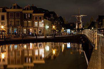 Leiden nachtfoto molen de Valk van Cees Kraijenoord