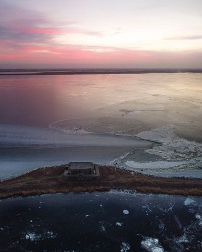 Winterse avond bij Kornwerderzand en ijs
