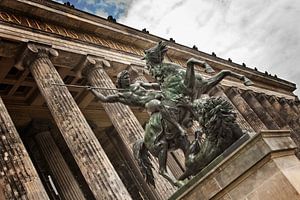 Standbeeld in Berlijn bij het  "Altes Museum" (Kleur)