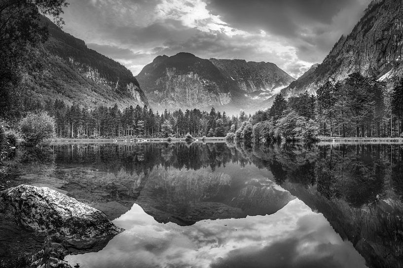 Bluntausee bei Golling in Tirol in schwarzweiss. von Manfred Voss, Schwarz-weiss Fotografie
