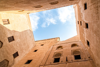 Le Fort Arabique : L'espace d'air au-dessus de la cour