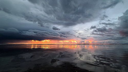 Sea of fire on the horizon