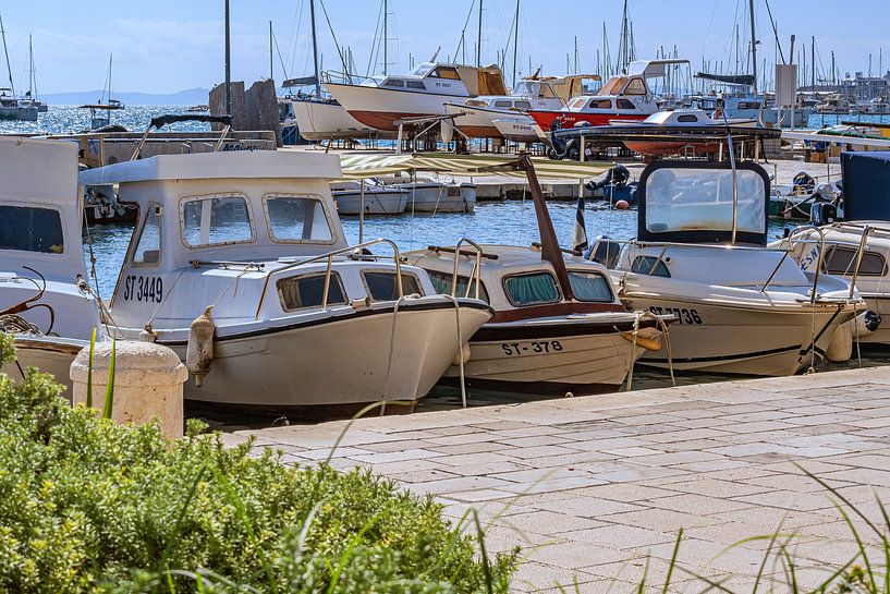Kroatië : Uitzicht op de haven van Split van Photoart-Naegele