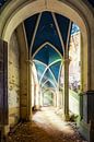 Lost Place - Märchenhafter Gang - Chateau Noisy von Carina Buchspies Miniaturansicht