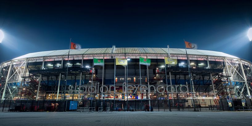 Avondfoto van Feyenoord stadion De Kuip van Mark De Rooij