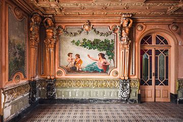 Eingangshalle einer verlassenen portugiesischen Villa.