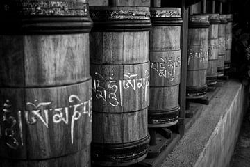 Buddhistische Gebetsmühlen Monochrom