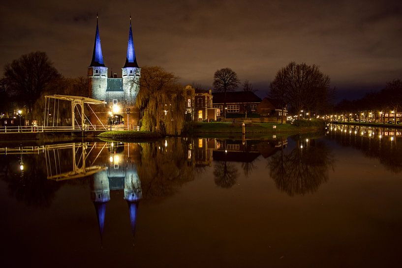 Delft, Oostpoort bij avond van Harold de Groot