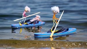 Fubby sur un paddleboard qui est une tong.