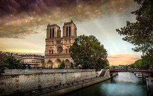 Notre Dame Sunset von Ion Chih