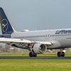 Atterrissage d'un avion de ligne Airbus A320-200 de la Lufthansa. sur Jaap van den Berg