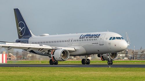 Geland Lufthansa Airbus A320-200 passagiersvliegtuig.