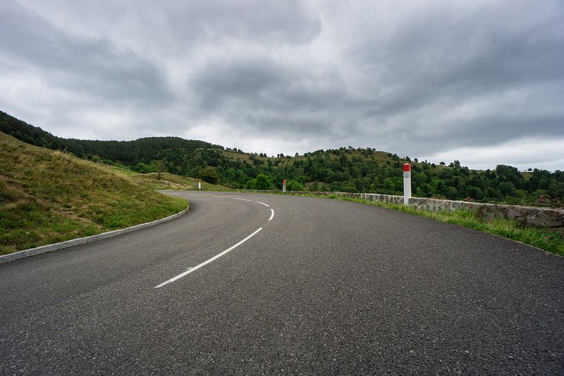 Frankreich - Motorradroute durch die französischen Berge, die Route de Cretes von adventure-photos