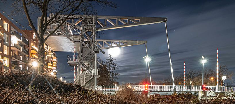 Bridge the fuss Piushaven by Freddie de Roeck