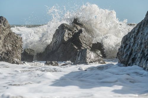 Die Kraft des Wassers oder die des Felsens?