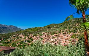 Blick auf das alte, ländliche Dorf Fornalutx auf Mallorca, Spanien