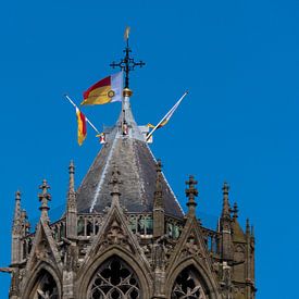 De top van de Dom in Utrecht met vlaggen van Universiteit Utrecht sur Mart Gombert