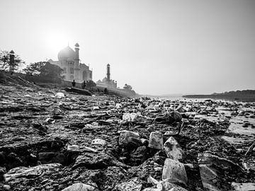 Garbage on the banks of the Yamuna with the Taj Mahal in the background by Shanti Hesse