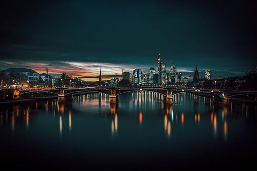 Benzine Skyline Frankfurt, nachtschot