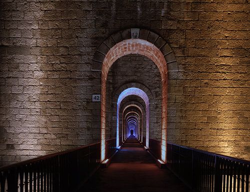 Nombre infini de portes dans le viaduc de Chaumont, France