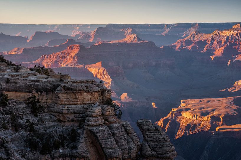 Enjoying sunset at the Grand Canyon by Martin Podt