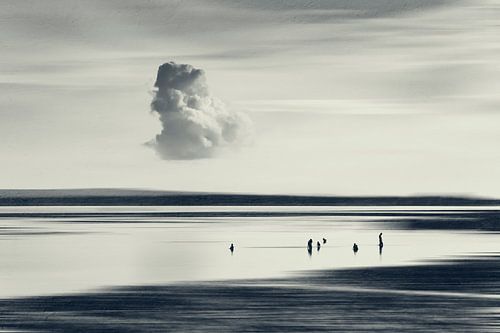 Chill Out - People on the beach of Sanur Kauh - Bali