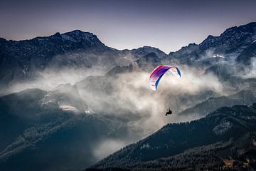 Flying away | A paraglider in the Alps