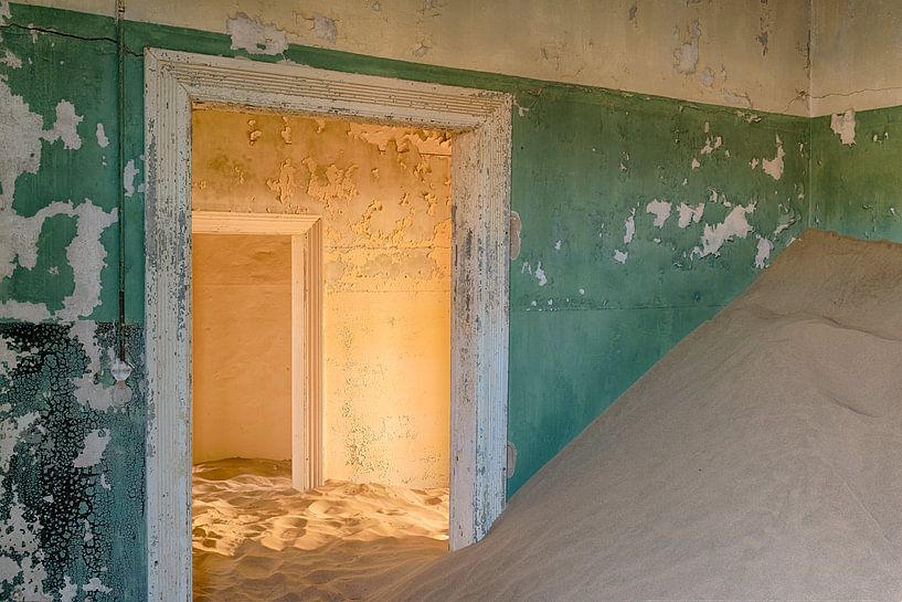 Abandoned houses in Namibia's desert by Peter van Vuuren
