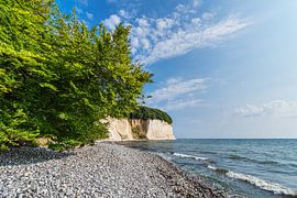 Roches de craie sur la côte de la mer Baltique sur l'île de Rügen sur Rico Ködder