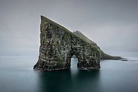 Das Tor zum Nordatlantik – Die monumentale Kraft von Drangarnir von Christian Möller Jork