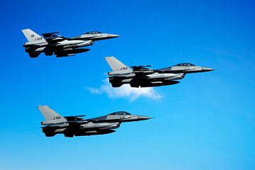 F-16 Fighting Falcons in Formation by Gert Hilbink