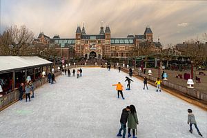 Plaisir de la glace devant le musée national