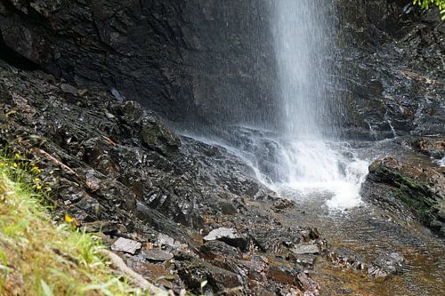 De Plodda waterval is een waterval 5 km ten zuidwesten van het dorp Tomich