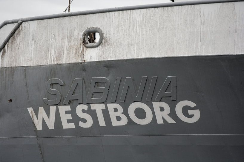Seeschiff, das im Hafen an den Landungsbrücken festgemacht hat. von scheepskijkerhavenfotografie